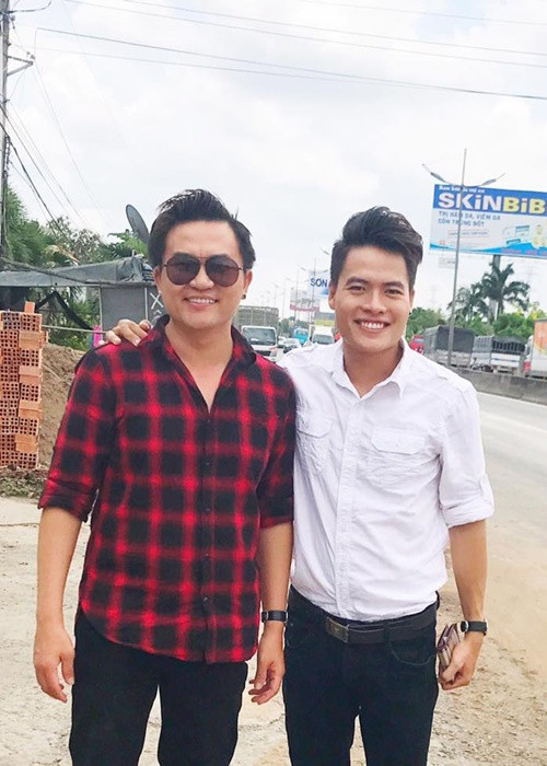 Cặp đôi tin đồn không ít lần cùng đi từ thiện. Ảnh: Zing