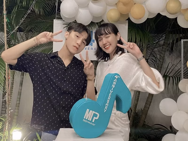 Bị nghi là “trà xanh”, Hải Tú một mực giữ im lặng dù bị tẩy chay. Phía Sơn Tùng M-TP cũng không có động thái bảo vệ diễn viên độc quyền của mình. Ảnh: FBNV