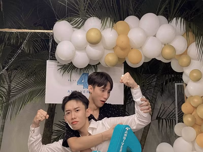 Kay Trần cảm ơn Sơn Tùng M-TP vì luôn hết lòng yêu thương, hỗ trợ và chăm sóc cho anh. Phía Sơn Tùng M-TP mong khán giả tiếp tục ủng hộ Kay Trần. Ảnh: FBNV