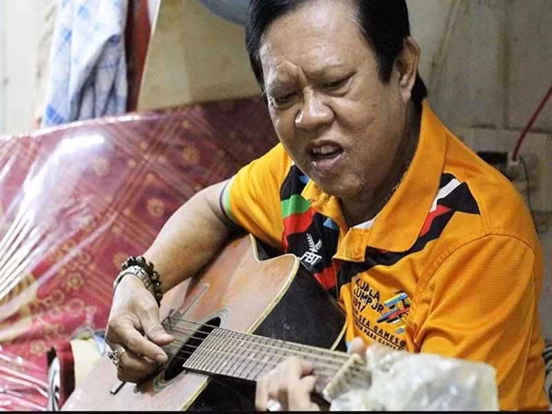 Theo Zing, lễ nhập quan nhạc sĩ Vinh Sử bắt đầu từ 9h30 ngày 10/9 tại nhà riêng ở quận Bình Tân, TP.HCM. Lễ viếng trong 4 ngày từ 10-14/9, lễ động quan và di quan lúc 4h sáng 15/9 và chôn cất tại nghĩa trang Hoa viên Bình Dương. Ảnh: Zing