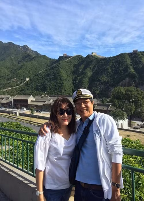 Để vợ an tâm, Trọng Trinh luôn có sự rõ ràng về công việc và tình cảm. Chính vì vậy, người bạn đời của Trọng Trinh không ghen khi nam diễn viên đóng phim với các diễn viên nữ. Ảnh: Bảo vệ công lý