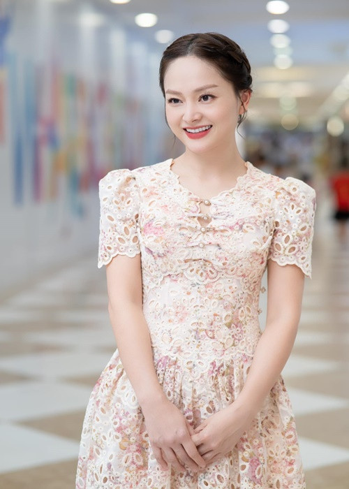 Mới đây, khi Trấn Thành lên tiếng về biệt danh Thành Cry, một số sao Việt lên tiếng động viên nam danh hài. Diễn viên Lan Phương viết: “Sự nhạy cảm này vô cùng quan trọng với người nghệ sĩ, không phải ai cũng có được sự nhạy cảm và sự đồng cảm sâu sắc với những người xung quanh như bạn. Phương không có nhiều cơ hội làm việc cùng Thành nhưng qua vài lần làm việc Phương cũng cảm nhận được trái tim giàu cảm xúc của bạn, nhất là với đồng nghiệp. Bạn luôn muốn điều tốt nhất đến cho đồng nghiệp, bạn bè của mình. Phương trân trọng điều đó vô cùng. Cứ là bạn thôi Thành nhé”.