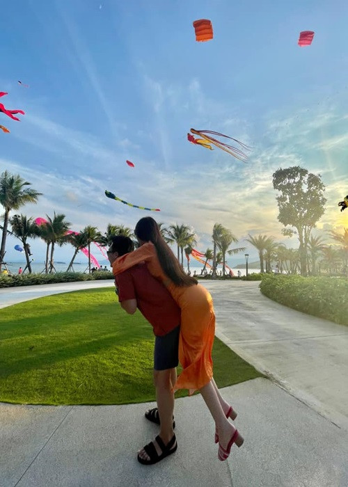 Tô Ny là bạn trai đầu tiên Ngân Anh công khai hẹn hò từ khi bước chân vào showbiz.