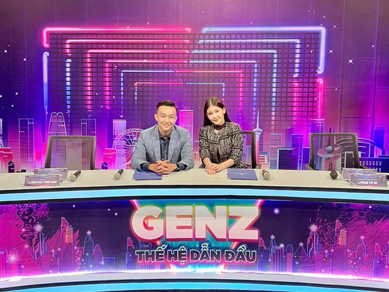 Tô Ny luôn ủng hộ công việc của Ngân Anh. Những lúc Ngân Anh gặp áp lực, Tô Ny còn sẻ chia cùng bạn gái.