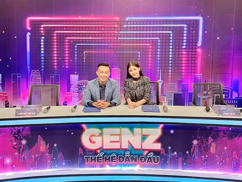 Tô Ny luôn ủng hộ công việc của Ngân Anh. Những lúc Ngân Anh gặp áp lực, Tô Ny còn sẻ chia cùng bạn gái.