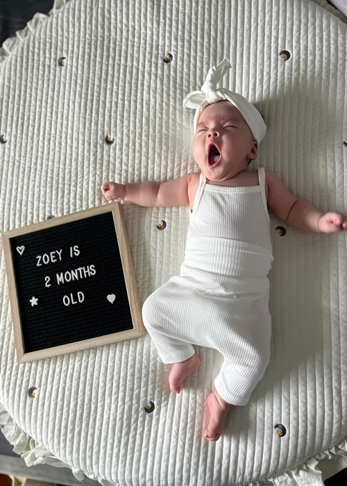 Bé Zoey là kết quả tình yêu giữa nữ ca sĩ và bạn trai hiện tại.