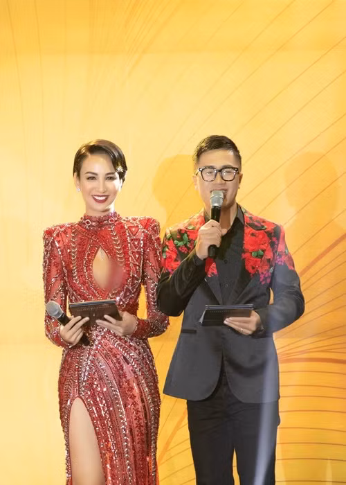 Sau khi tốt nghiệp đại học, Hoa hậu Ngọc Diễm theo đuổi công việc dẫn chương trình. Ngoài ra, nàng hoa hậu còn dấn thân vào lĩnh vực kinh doanh. Ảnh: FBNV