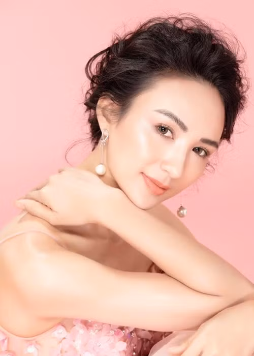 Năm 2009, Ngọc Diễm từ chối đại diện Việt Nam thi Hoa hậu Hoàn vũ Thế giới và Hoa hậu Thế giới để tập trung cho việc học năm cuối tại trường Đại học Ngoại Thương. Ảnh: FBNV