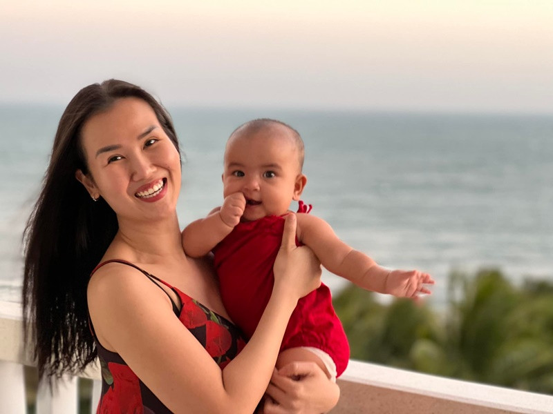 Con gái Võ Hạ Trâm ăn chay trường… đáng yêu cỡ nào? Con gai Vo Ha Tram an chay truong… dang yeu co nao?