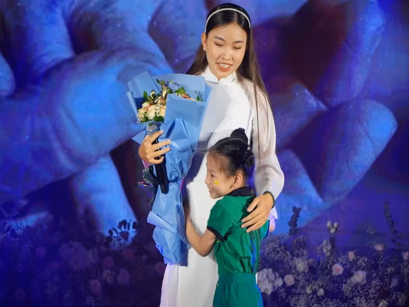 Thiêng Ngân hiện tại vừa đi hát vừa theo học Đại học Kinh tế Tài chính TP.HCM. Ảnh: FBNV