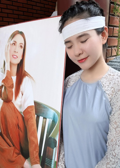 Sau khi Phi Nhung qua đời, Quỳnh Trang chiếm được thiện cảm của khán giả nhờ sự hiếu thảo của cô với với người mẹ đã khuất bóng. Ảnh: FBNV