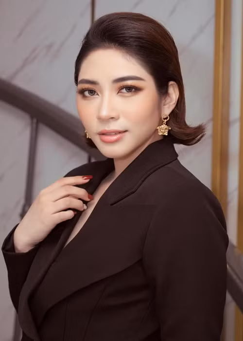 Hoa hậu Đại dương Đặng Thu Thảo (ảnh) cũng bị réo tên vào lùm xùm. Phía Thu Thảo không lên tiếng nhưng Đặng Thùy Trang - chị gái của người đẹp tỏ ra rất bức xúc. Ảnh: FBNV