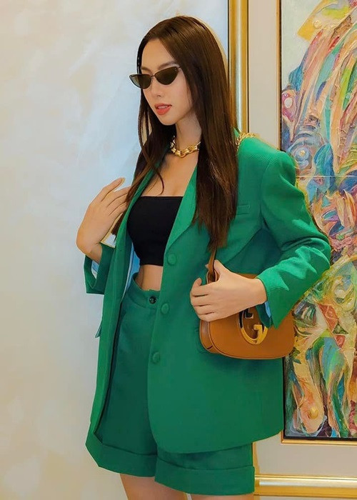 Hoa hậu Thùy Tiên bức xúc khi bị réo tên vào lùm xùm tiêu cực. Cô khẳng định không phải là T.T. Ngoài ra, Nguyễn Thúc Thùy Tiên còn nhờ pháp luật can thiệp. Ảnh: FBNV