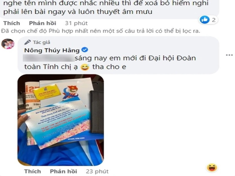 “Sáng nay em mới đi Đại hội Đoàn tỉnh chị ạ, tha cho em”, “Nhưng không ai bị bắt mà có tư cách làm đại biểu danh dự của Đại hội Đoàn thanh niên ạ!”, Thúy Hằng để lại bình luận trên trang cá nhân. Ảnh: Người đưa tin