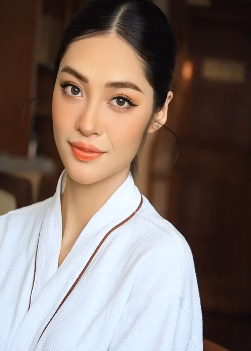 Chia sẻ với Dân trí, phía Hoa hậu Nông Thúy Hằng cho biết hiện tại họ sẽ không trả lời bất cứ điều gì xoay quanh những lời đồn đoán trên mạng. Ảnh: FBNV