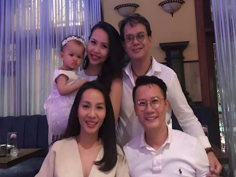 Trong cuộc phỏng vấn với Vietnamnet, Huỳnh Thư cho biết, hồi mới yêu, cô không biết chồng bao nhiêu tuổi. Đến khi biết, cô cũng không quan tâm chuyện tuổi tác vì giữa hai người không có khoảng cách. Ảnh: An ninh thủ đô