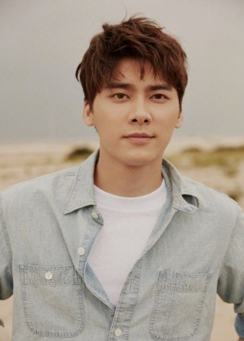 Kiều Kiều còn chia sẻ hình ảnh Lý Dịch Phong xem các trang web đen và tham gia các hội nhóm đặc biệt để "tuyển phi". Ảnh: Vietnamnet