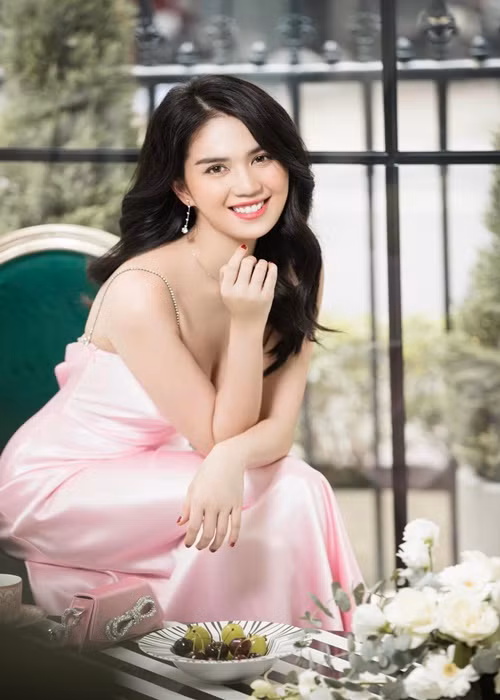 “Vu khi bi mat” giup Ngoc Trinh “don guc” canh may rau