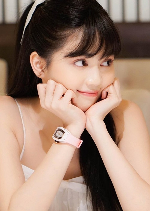 Ngọc Trinh biết cách để có nụ cười đẹp nhất.