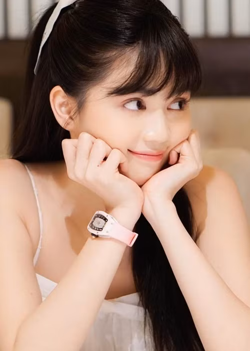 Ngọc Trinh biết cách để có nụ cười đẹp nhất.