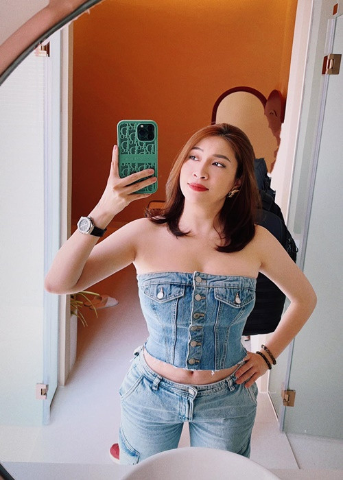 Nữ ca sĩ gợi cảm, trẻ trung hơn sau khi trở lại cuộc sống độc thân.