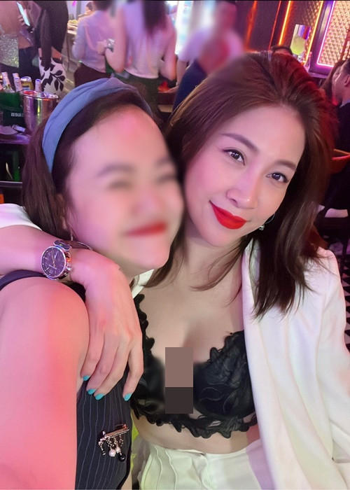 Cách đây không lâu, trên báo chí, Pha Lê lại cho biết, cô rất hài lòng về ca dao kéo.