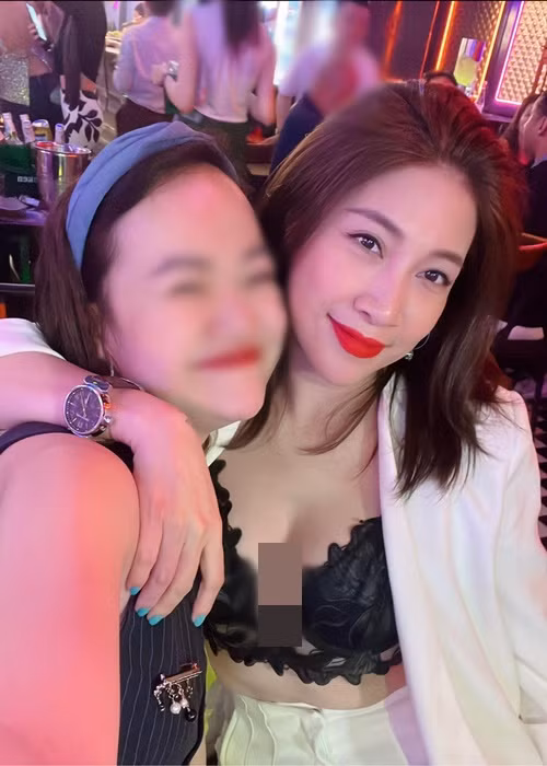 Cách đây không lâu, trên báo chí, Pha Lê lại cho biết, cô rất hài lòng về ca dao kéo.