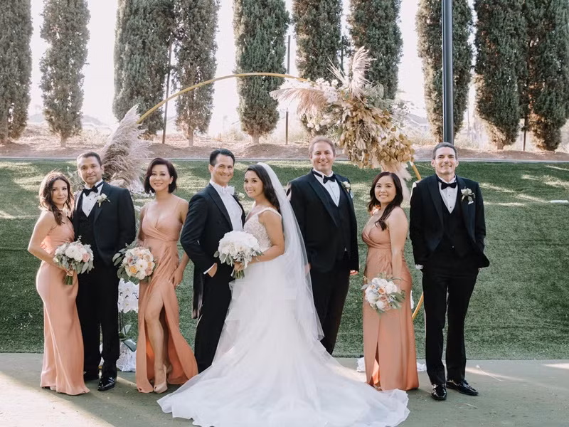 “Em chỉ làm phù dâu chứ không phải cô dâu nha! Vì vậy mới nói “bị vậy chứ ai mà muốn” vì ở tuổi này rồi ai đời đi làm phù dâu? Chỉ vì cô dâu là em kết nghĩa của Kỳ Duyên nên đám cưới hỏi "Em muốn gì?". Em nói: “Muốn chị làm phù dâu”. Ừ… thích thì chiều”, Kỳ Duyên chia sẻ.