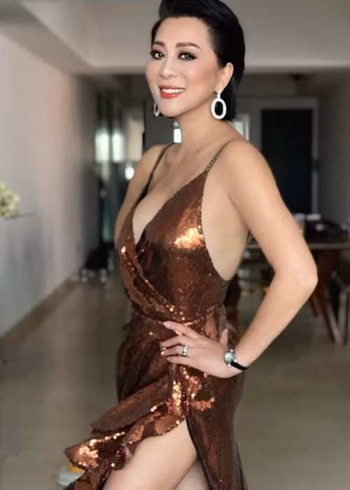 Nữ MC từng chia sẻ trong cuộc phỏng vấn với Zing rằng tinh thần và cách ăn uống là quan trọng nhất trong việc giữ sức khỏe, sự trẻ trung.