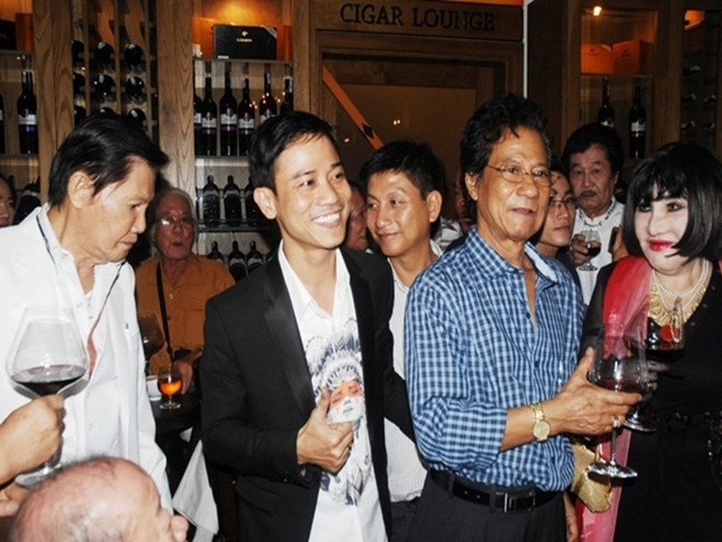 Buổi gặp gỡ quý giá này là động lực để Thẩm Thúy Hằng tái xuất. Chế Linh chia sẻ, ông rất hạnh phúc khi có thể tạo dựng một cuộc gặp cho những bạn bè nghệ sĩ một thời. Ảnh: Zing