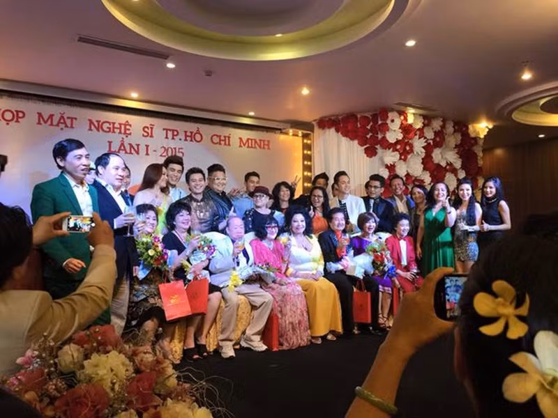 Về sự xuất hiện của Thẩm Thúy Hằng, Thanh Bạch chia sẻ trên Người lao động: "Chị ấy vẫn khỏe mạnh và hoạt bát, đầy lưu luyến đối với tình cảm khán giả mỗi khi nhắc về quá khứ vàng son của chị trên sàn diễn kịch nói Bông Hồng, Kim Cương và cả trên màn ảnh”. Ảnh: Người lao động