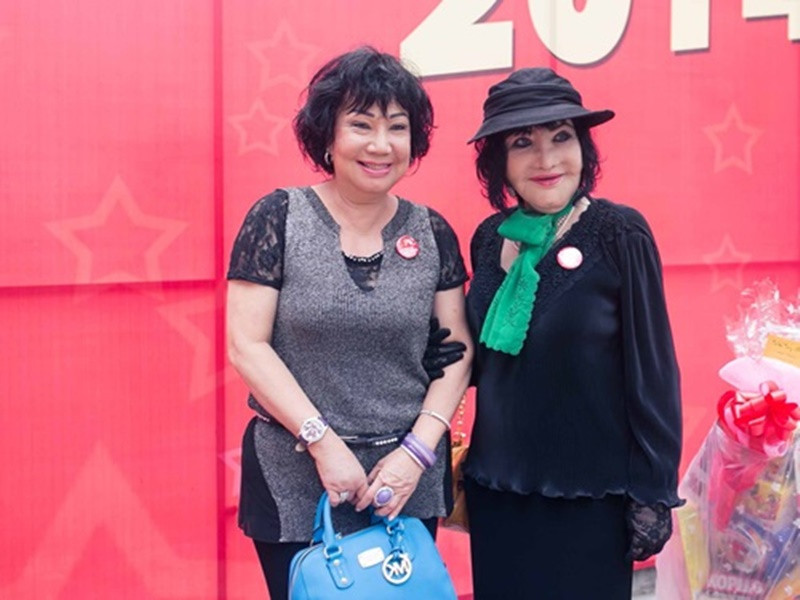 Tháng 9/2014, Thẩm Thúy Hằng dự lễ giỗ Tổ ngành sân khấu do MC Thanh Bạch đứng ra tổ chức. Ảnh: Khám phá