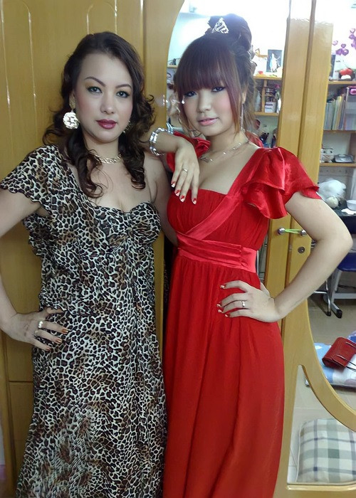 Mẹ vợ của Mạc Văn Khoa vẫn trẻ đẹp dù bước sang tuổi trung niên. Ảnh: FBNV