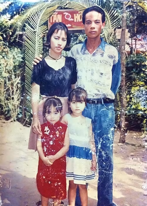 Ngày trẻ, mẹ của Thảo Vy xinh đẹp, ăn mặc sành điệu. Ảnh: FBNV