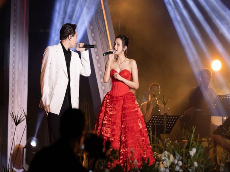 Nữ ca sĩ kết hợp cùng các khách mời như Quân A.P, Trịnh Thăng Bình (trong ảnh). Ảnh: Hoa học trò