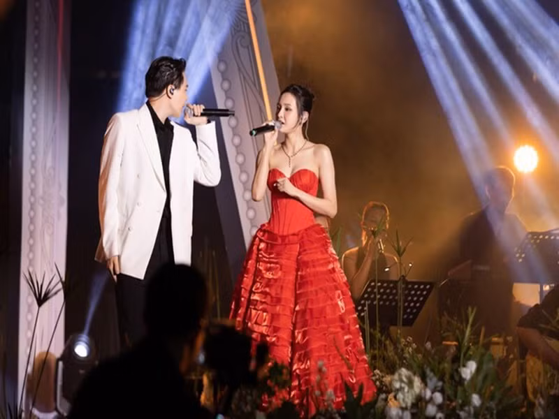 Nữ ca sĩ kết hợp cùng các khách mời như Quân A.P, Trịnh Thăng Bình (trong ảnh). Ảnh: Hoa học trò