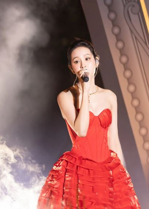 Đêm nhạc không bán vé và chỉ mời người quen đến tham dự. Ảnh: Saostar