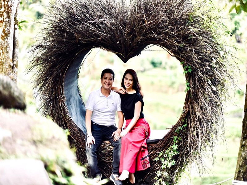 Chí Trung và Ý Lan tận hưởng những kỳ nghỉ bình yên bên nhau để giải tỏa căng thẳng. Ảnh: FBNV