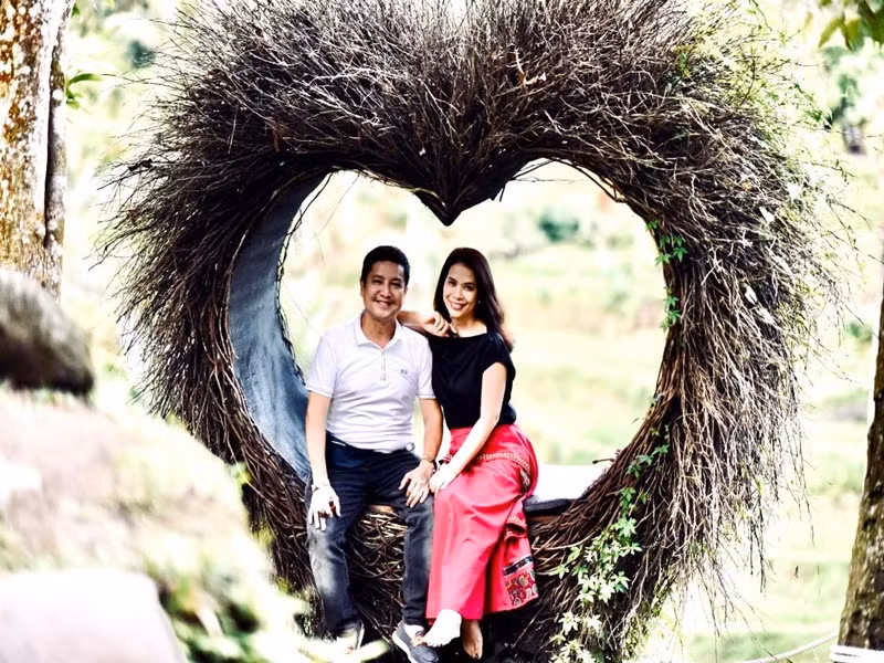 Chí Trung và Ý Lan tận hưởng những kỳ nghỉ bình yên bên nhau để giải tỏa căng thẳng. Ảnh: FBNV