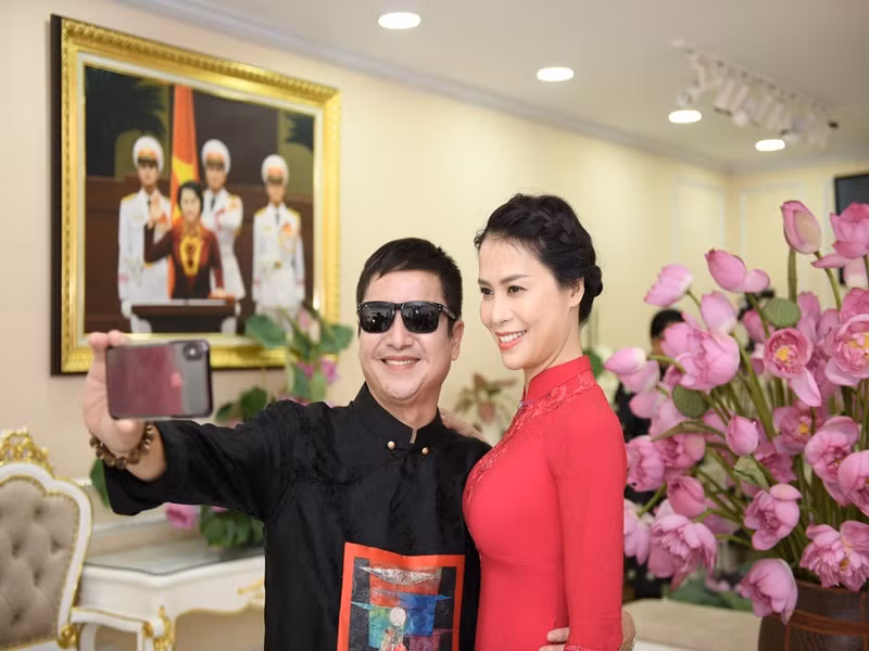 Cách đây ít tháng, Chí Trung chia sẻ, anh và Ý Lan yêu thôi chứ không cưới. Ảnh: FBNV