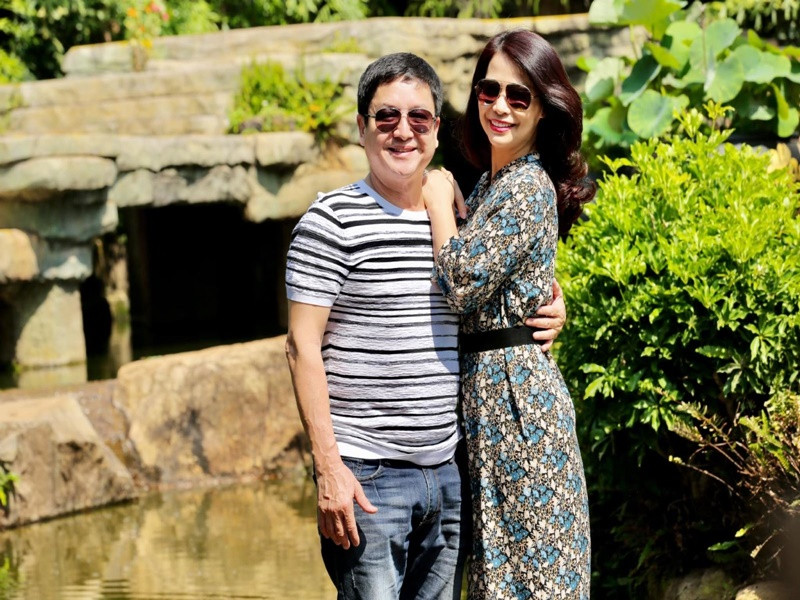 Loat anh “tinh be binh” cua Chi Trung va ban gai kem 17 tuoi