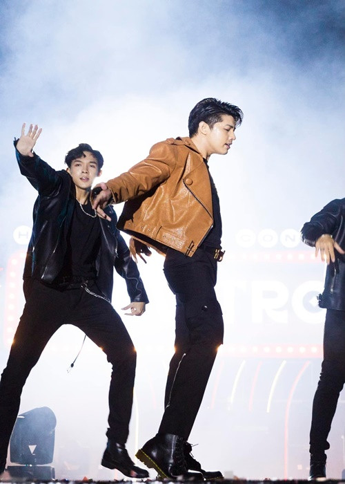 Mai Phương Thúy từng chia sẻ: "Noo yêu chiều cao của Thúy cũng như Thúy yêu khuôn mặt của Noo. Thúy biết Noo từ lúc cậu ấy chưa nổi tiếng, giờ thì nổi quá rồi. Bình thường, Thúy rất lý trí, nhưng cứ lần nào gặp người đẹp trai như Noo là lại mất hết tự chủ. Cậu ấy nói gì là Thúy nghe hết, không dám cãi".