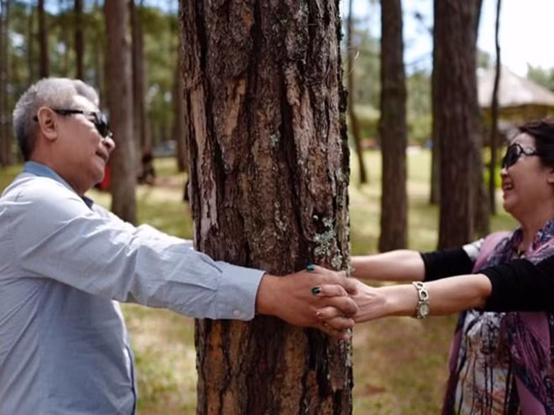 Phạm Quỳnh Anh được bố mẹ đẻ hỗ trợ chăm sóc các con. Ảnh: Khám phá