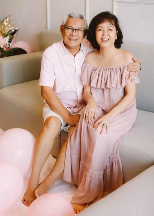 Cả hai đã lên chức ông bà ngoại. Ảnh: FBNV