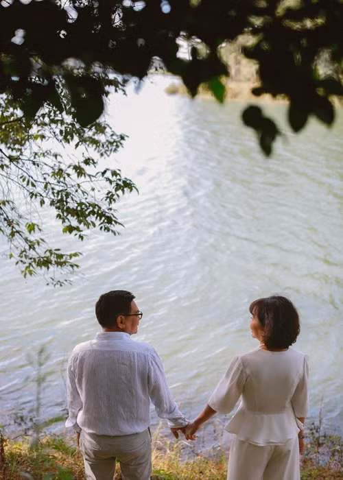 Mới đây, nữ ca sĩ bày tỏ, cô hạnh phúc và luôn cảm thấy biết ơn vì được sống trong một gia đình mà tình thương yêu luôn đặt lên hàng đầu, được dạy dỗ biết sống đoàn kết, hòa thuận. Ảnh: FBNV