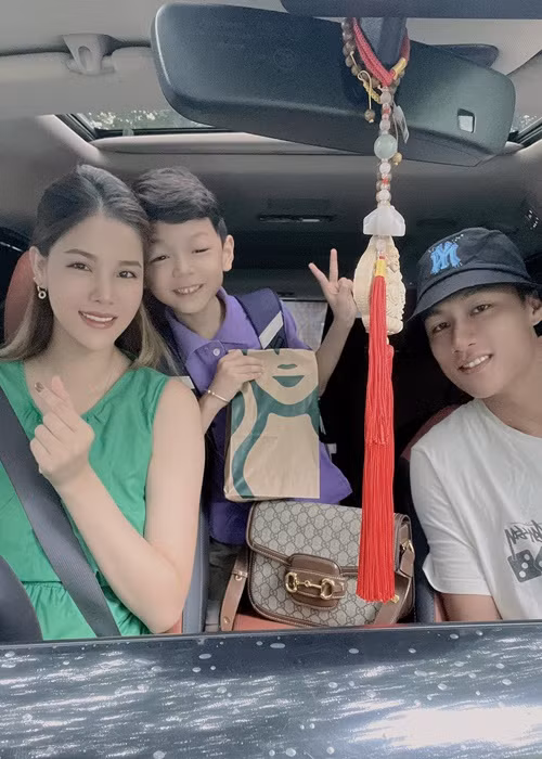 Kỳ Hân chúc mừng con trai bước vào năm học mới.