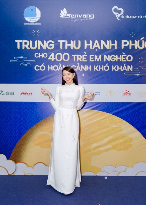 Gần đây nhất, tối ngày 6/9, Thùy Tiên tham gia chương trình “Trung thu hạnh phúc” do Hội Liên hiệp thanh niên Việt Nam phối hợp cùng Câu lạc bộ Suối mát từ tâm thực hiện tại TPHCM. Ngày 7/9, cô dự họp báo của Miss Grand Vietnam 2022. Ảnh: FBNV