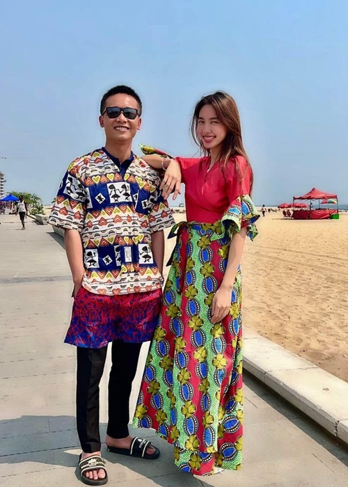 Thùy Tiên vướng tin đồn tình cảm với Quang Linh Vlogs sau khi cả hai ngày càng thân thiết, có nhiều hành động ngọt ngào dành cho nhau ở Angola. Ảnh: Tiền Phong