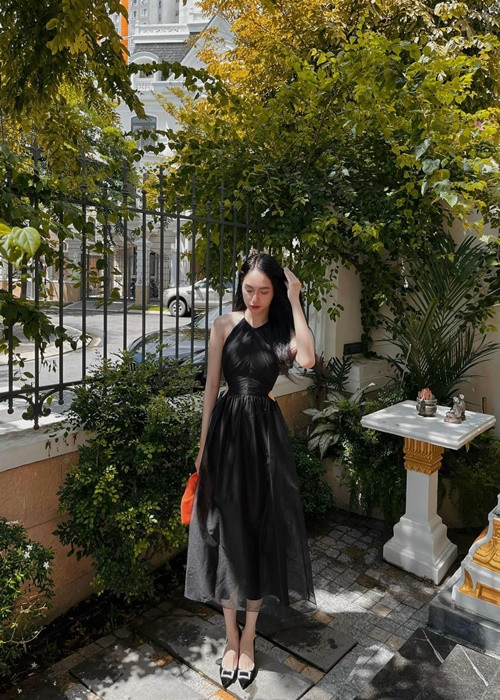 Trước khi chia tay Matt Liu, Hương Giang từng trải qua cuộc tình với Criss Lai. Người đẹp giữ mối quan hệ tốt đẹp với cả hai tình cũ.