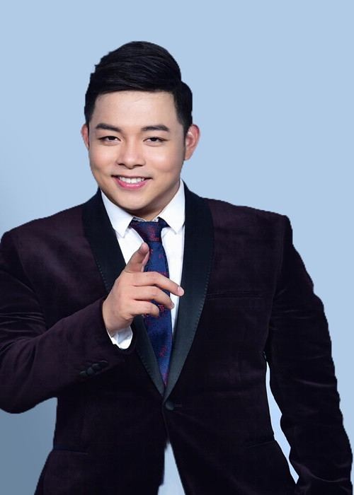 Quang Lê vốn có thu nhập “khủng” từ việc đi hát, ngồi ghế nóng gameshow, làm Youtube. Cách đây không lâu, nam ca sĩ tiết lộ, khi hát tại đám cưới nhà đại gia Hà Tĩnh, anh được trả nửa tỷ đồng.